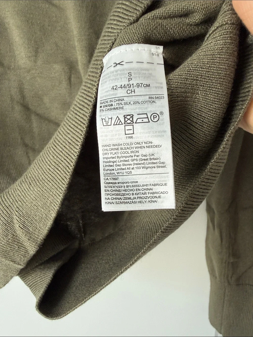 Banana Republic Men's V-Neck Sweater in Olive Green